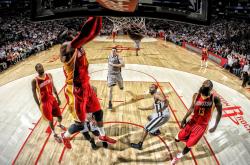 爱游戏在线-辽宁队粉碎快船，戈贝尔成为关键先生