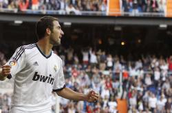 AYX体育赛事-绿茵双面叙事，阿尔及利亚的狂胜狂想与C罗的德甲争冠时刻