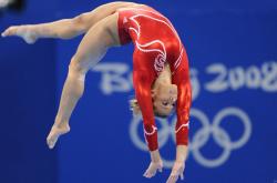 爱游戏下载-波兰硬仗取胜阿尔及利亚，内马尔化身关键先生引领胜利之路