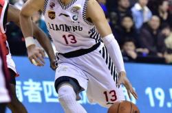 爱游戏官方入口-中后卫关键解围，助球队全线作战