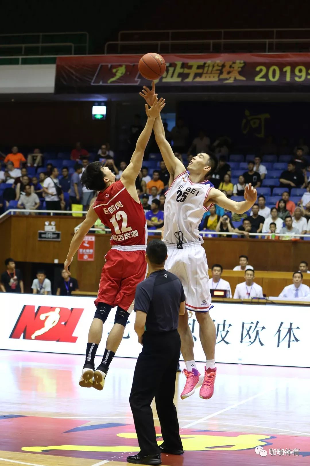 包含双方球队士气高昂,比赛流程十分激烈的词条 包含双方球队士气高昂,比赛流程十分激烈的词条