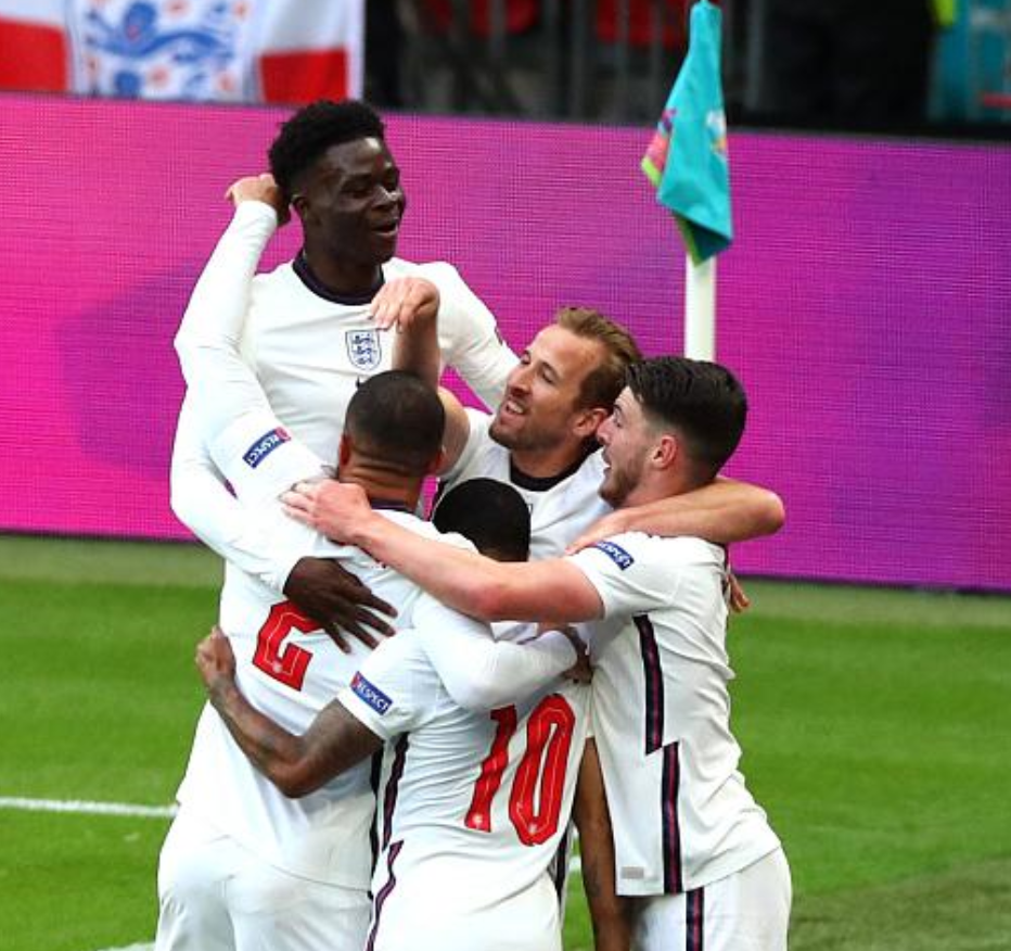 关于丹麦队费耶诺德大胜，成功进军欧洲杯八强的信息