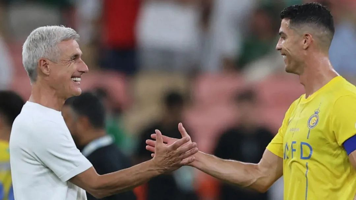 里昂队教练赞誉球员团结合作,取得巨大胜利的简单介绍 里昂队教练赞誉球员团结合作,取得巨大胜利的简单介绍