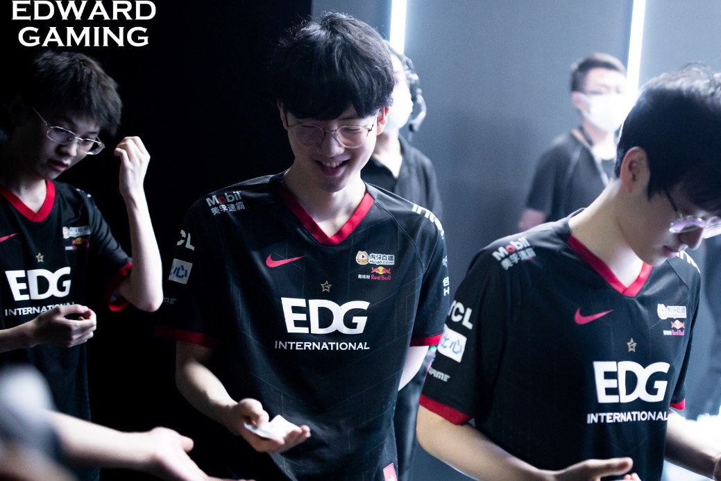 EDG强势SHR，Tian关键制胜