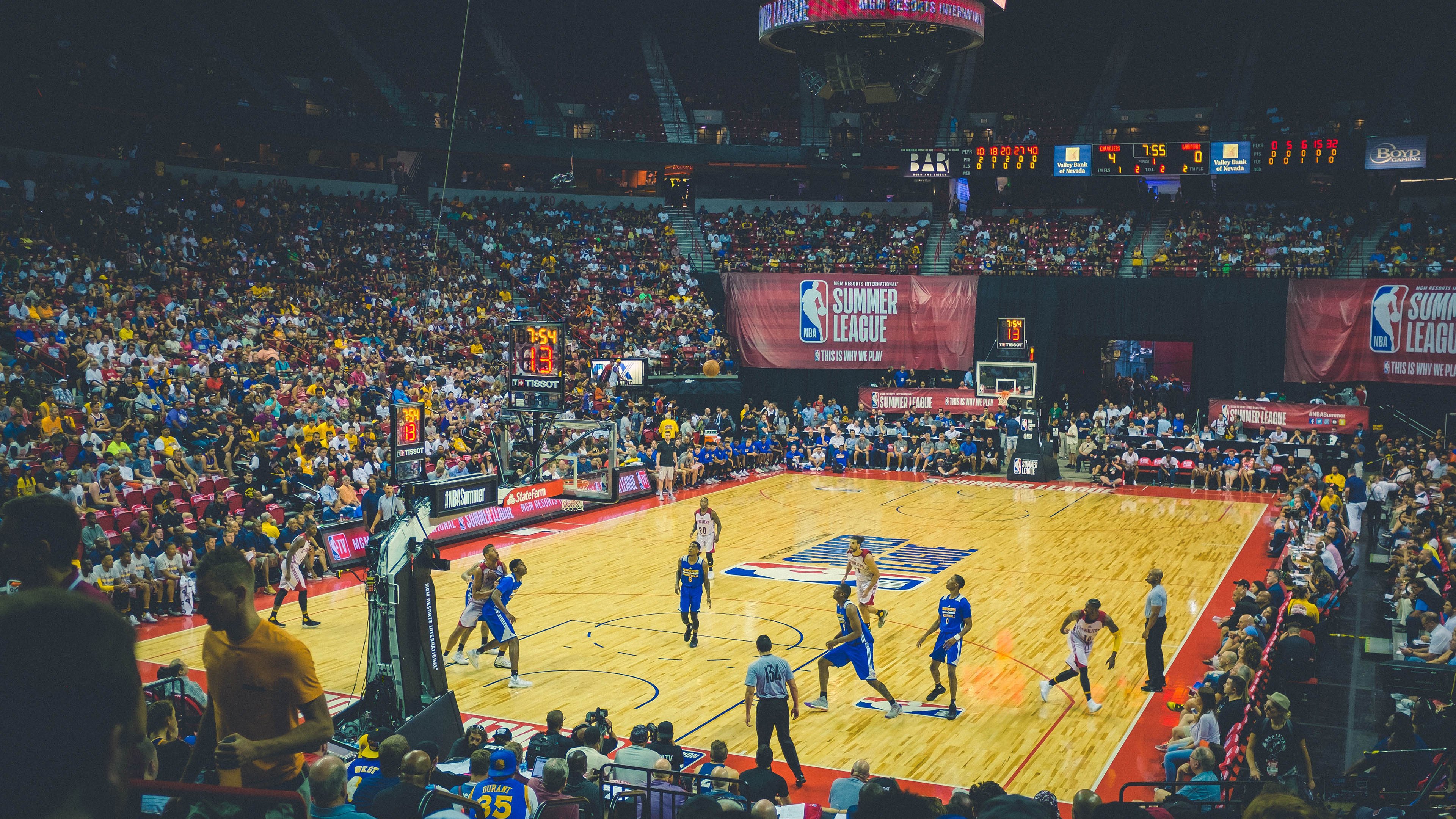 丹麦队险胜德国队，辛杜统治全场，一场冰与火的史诗对决